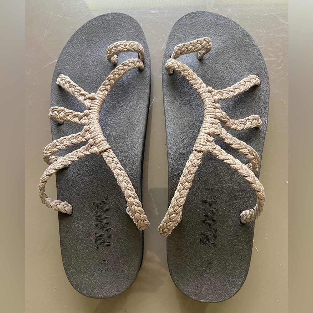 Plaka flip flops with arc support size 10!